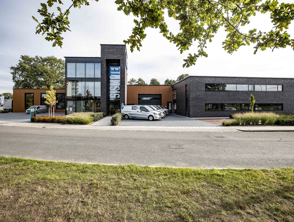 Bedrijfspand en hoofdkantoor van Sismatec, specialist in machines en verpakkingslijnen voor de voedingsindustrie.