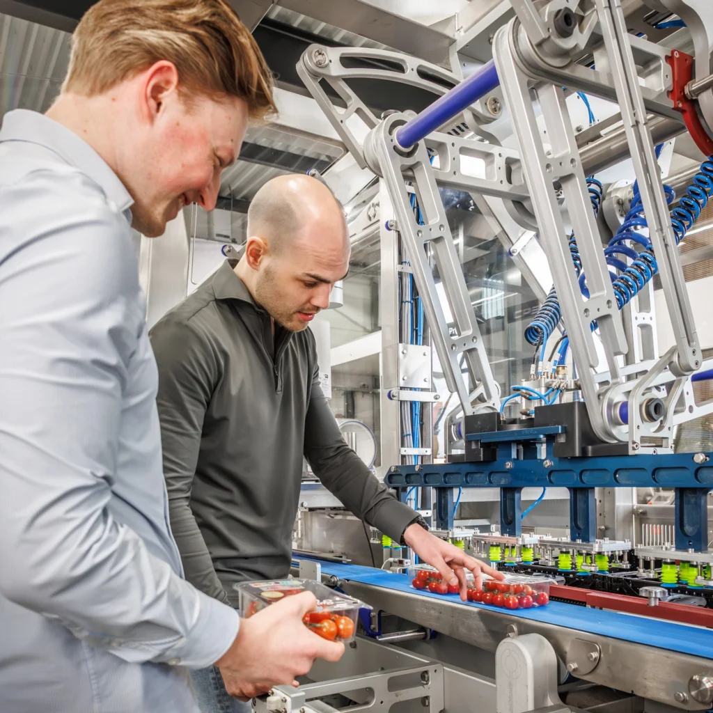 Zachtfruit, aardbeien, blauwe bessen en frambozen casepacken